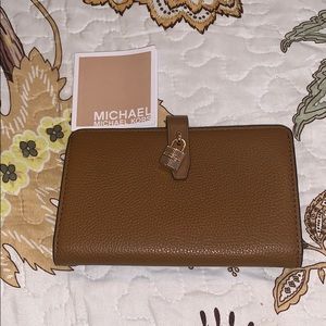 Michael kors purse